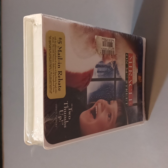 Miracle on 34th Street VHS Tape Sealed New Condition - Picture 4 of 6